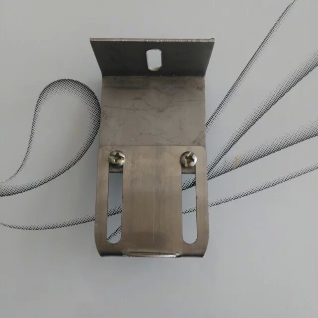 保温一体板安装件