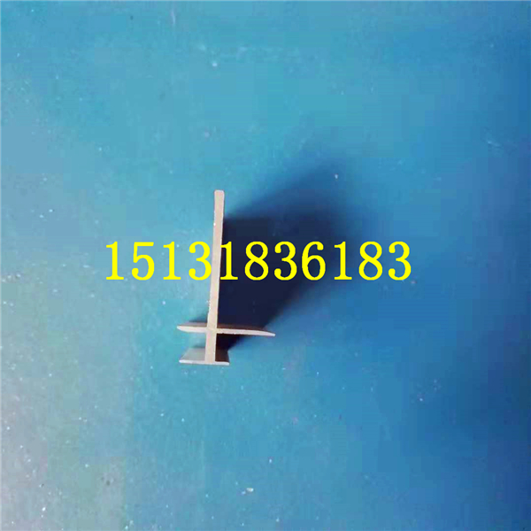 免开槽一体板扣件